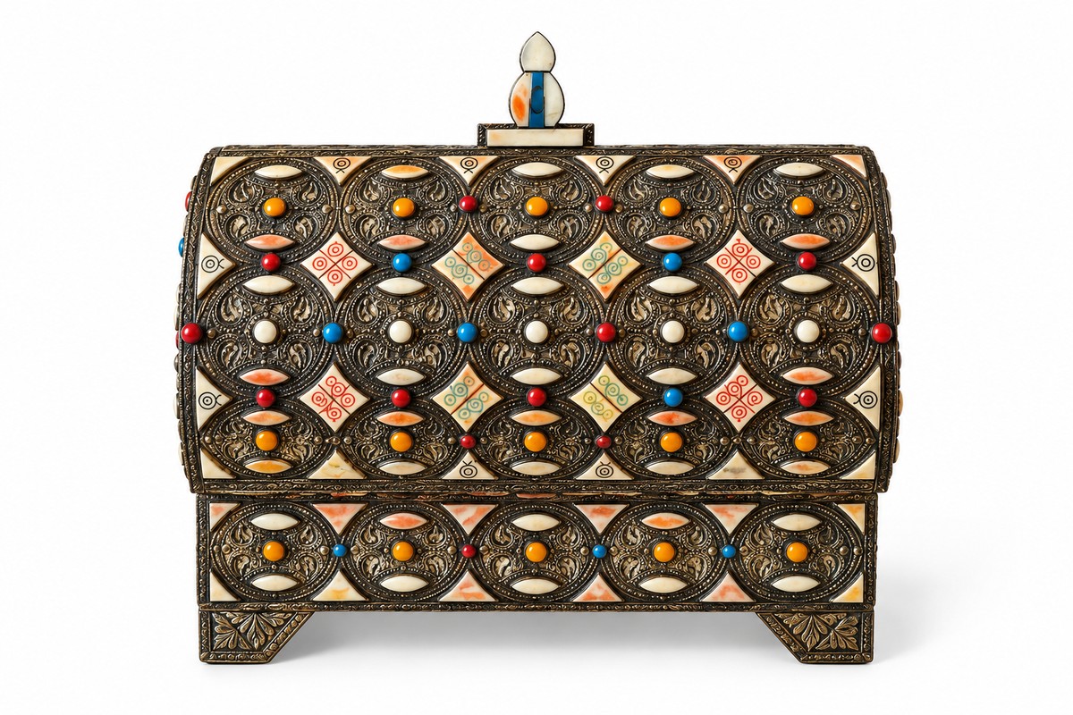 Xeravelle Heirloom Treasure Antique Chest