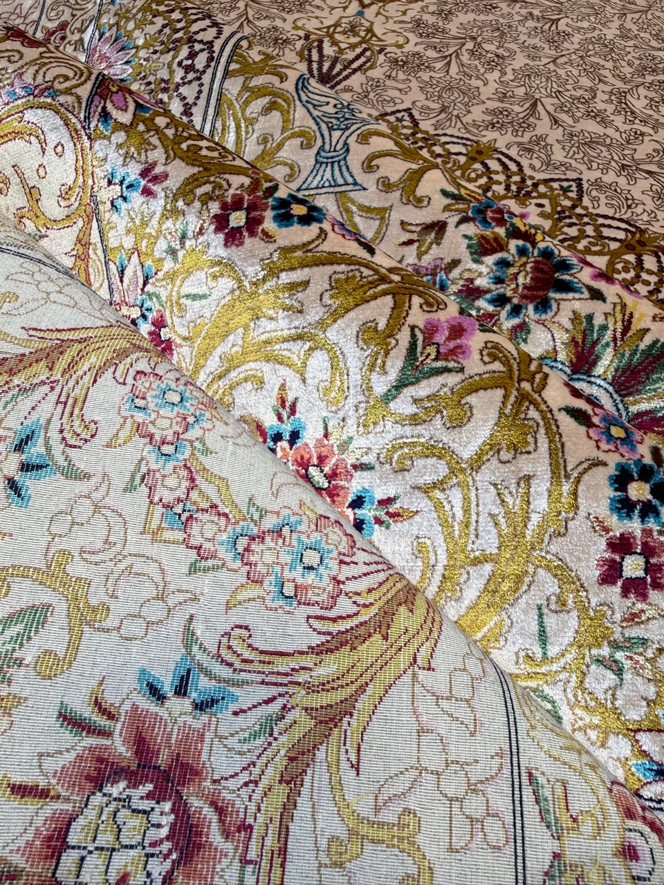 Golden Garden Medallion Hand-Bordered Natural Wool & Silk Carpet 200x300 cm