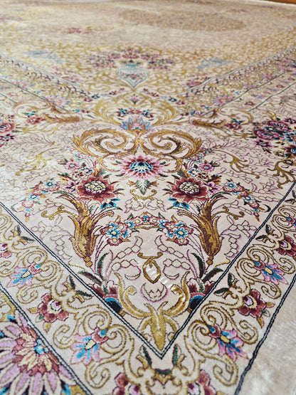 Golden Garden Medallion Hand-Bordered Natural Wool & Silk Carpet 200x300 cm