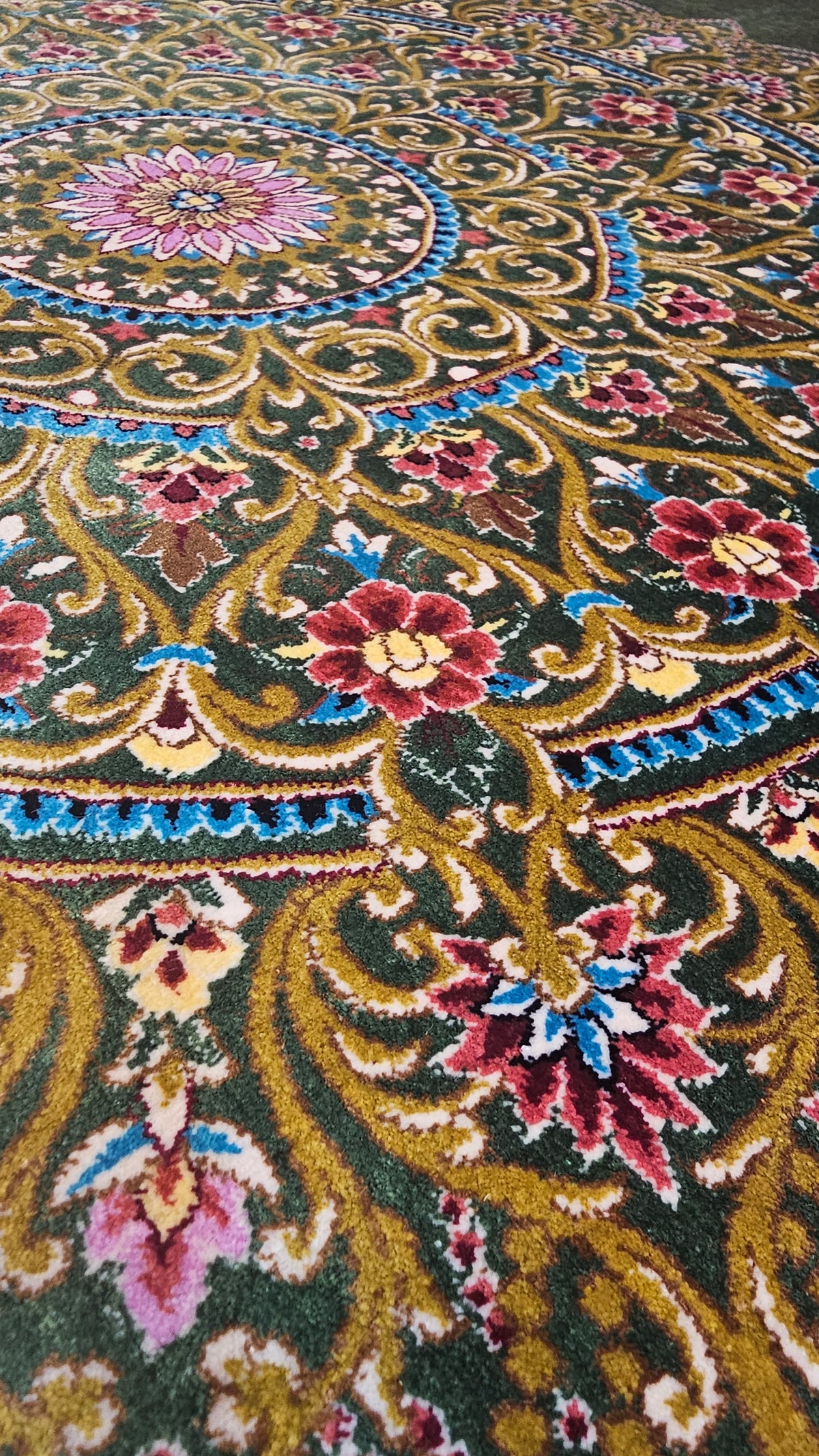 Emerald Royal Garden Hand-Bordered Natural Wool &Silk Carpet 200x300 cm
