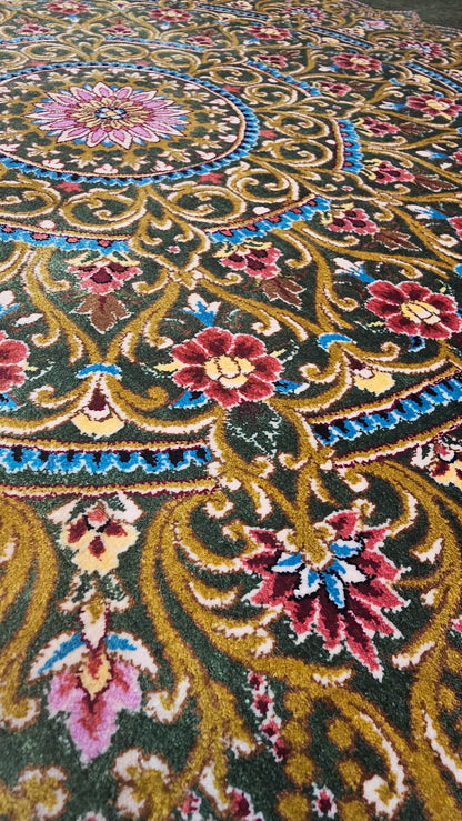 Emerald Royal Garden Hand-Bordered Natural Wool &Silk Carpet 200x300 cm