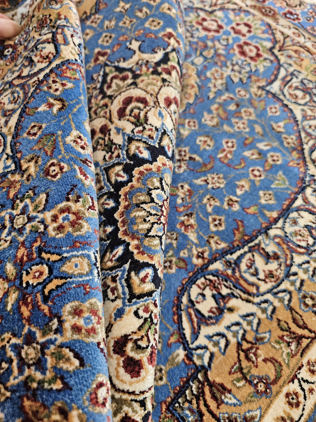 Sapphire Paradise Medallion Silk Carpet 60x90cm
