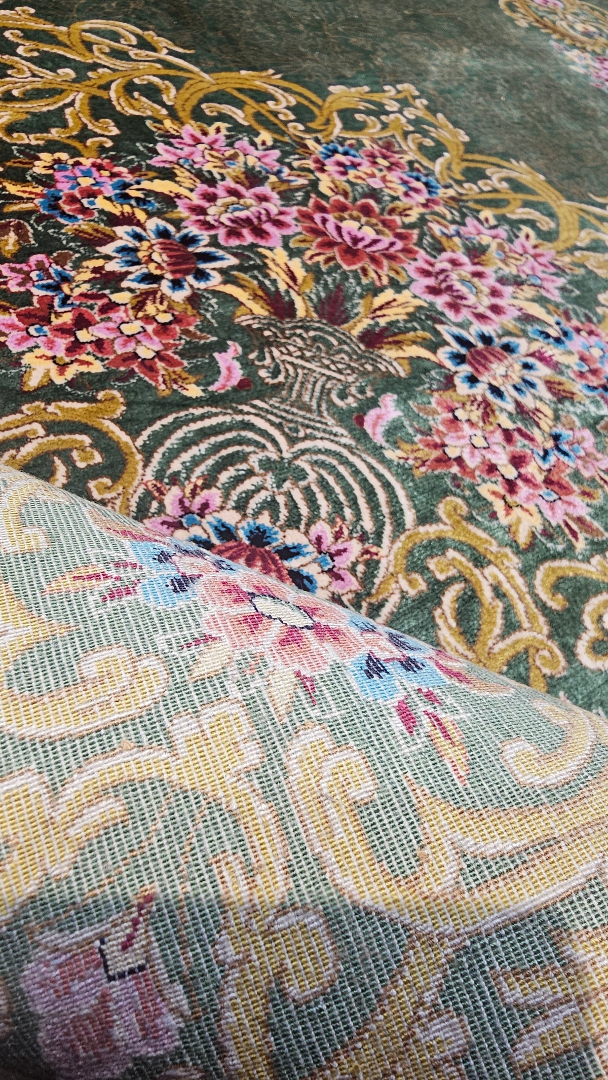 Emerald Royal Garden Hand-Bordered Natural Wool &Silk Carpet 200x300 cm